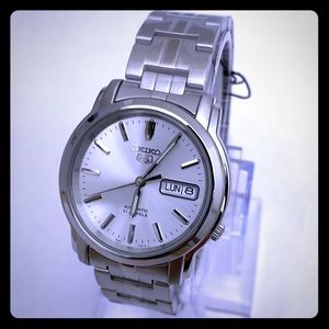 New Seiko 5 Automatic Day/Date men, s Latest Watch